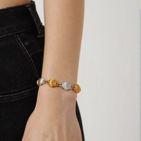 Shell Bracelet Stainless Steel 18K Gold Plated Ocean Coastal Ins Style Elegant Non Fading Jewelry For Women