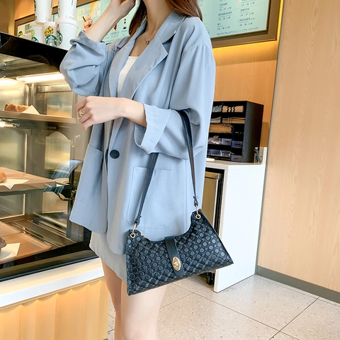 Women Chic Embossed PU Leather Underarm Bag Baguette Handbag With Gold Turn Lock Closure Daily Retro Style