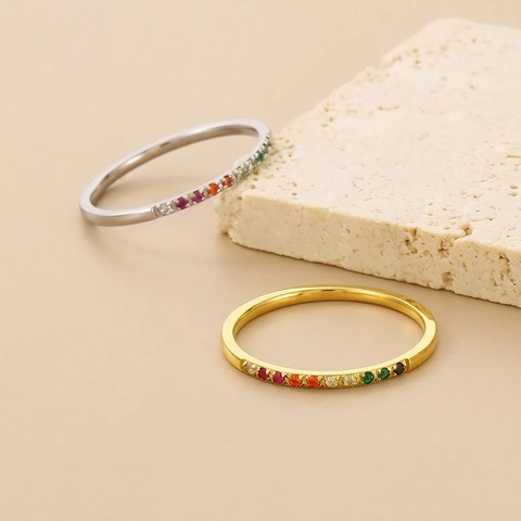 Bague Fine En Strass Arc-En-Ciel Minimaliste Acier Inoxydable Bijoux Élégants À Bande Colorée Pour Femmes