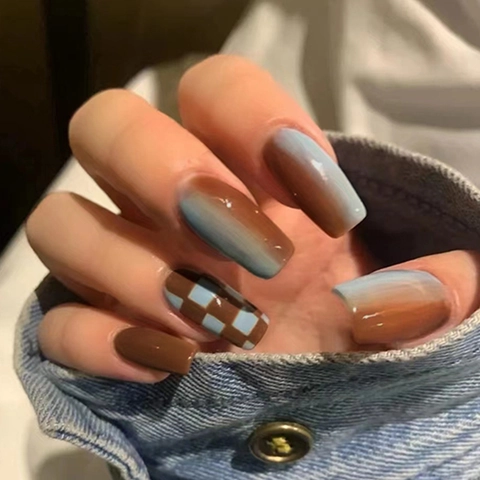 Unghie Finte Marrone Caffè Blu Scacchi Forma Bara Lunga Quadrata Sfumata Marmo Stile Di Lusso Per Dita