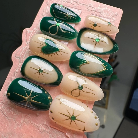 Uñas Postizas Ovaladas Color Verde Oscuro Brillante Con Pedrería Estrellas Y Lazos Uñas Artificiales