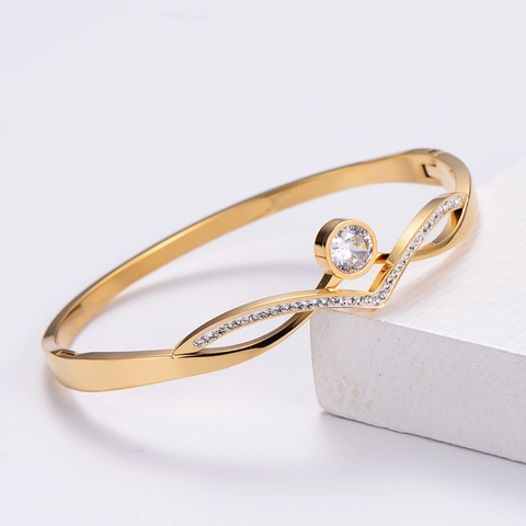 Bracciale Rigido In Acciaio Inossidabile A Forma Di V Per Donna Con Grande Zircone E Strass Pavé Placcato Oro 18K