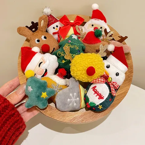 Broches En Peluche De Noël Épingle Père Noël Renne Bonhomme De Neige Sapin Badge Broderie Pour Décoration De Sac Et Pull
