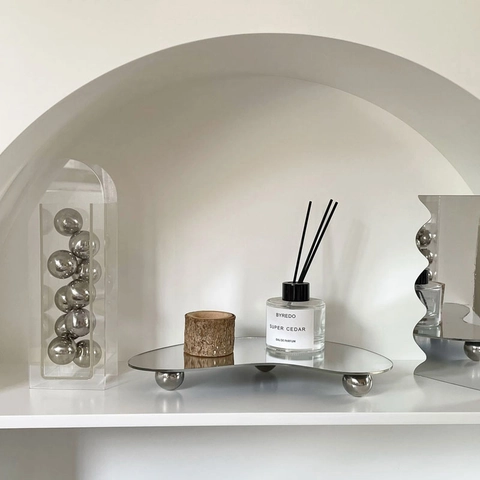 Vassoio Specchio Acrilico Irregolare Con Piedi Sferici Espositore Gioielli Profumo Scrivania Minimalista Oggetti Di Scena