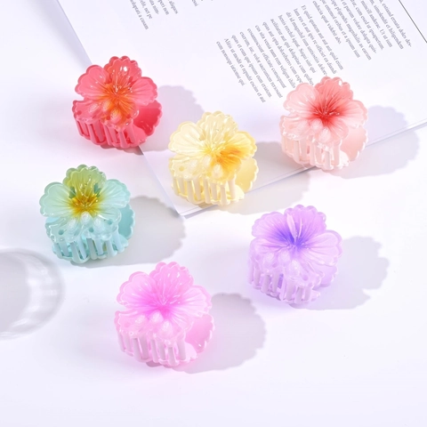 Flower Hair Claw Clips Camellia Shape Gradient Plastic Resin Non Slip Hair Accessories For Women Girls Sweet Style