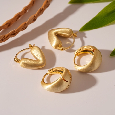 Orecchini A Cerchio Geometrici Cuore Minimalisti Donne Ottone Spazzolato Opaco Con Perno In Acciaio Gioielli Vintage