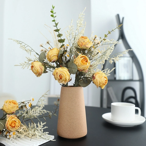 Künstlicher Rosen-Gänseblümchen-Blumenstrauß Satinnstoff Vintage Gebrannter Rand Haus Tischdeko Hochzeit Party Realistisch