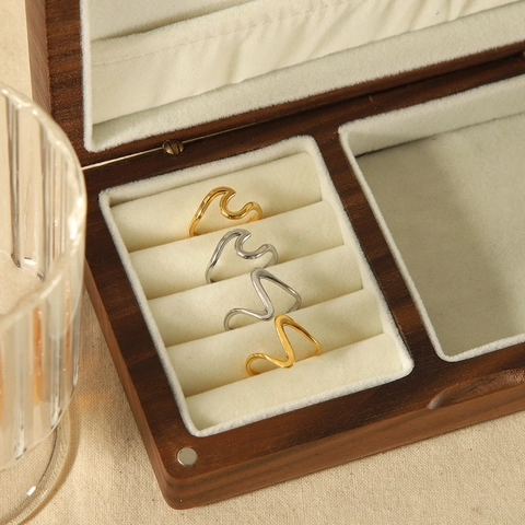 Anello A Onda Minimalista Regolabile In Acciaio Inossidabile Placcato Oro 18K Gioiello Da Dito Incurvato Per Donna