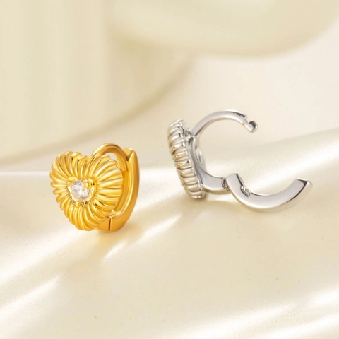 Small Heart Hoop Earrings For Women Copper Radiating Texture Zircon Inlaid Cartilage Piercing Jewelry Sweet Cool Style