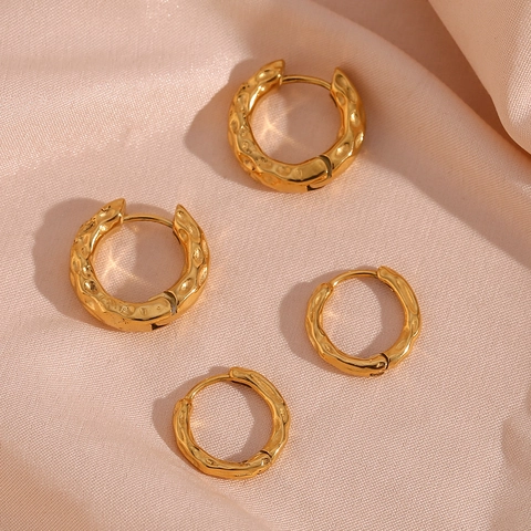 Pendientes de Aro de Acero Inoxidable Minimalistas para Mujer Chapados en Oro Superficie Lunar Irregular Martillada Joyería