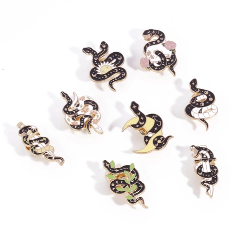 Spilla Serpente in Lega di Zinco Gotica Spille Smaltate Nere Vintage Con Design Luna Teschio Gioielli Halloween Regalo Uomo Donna