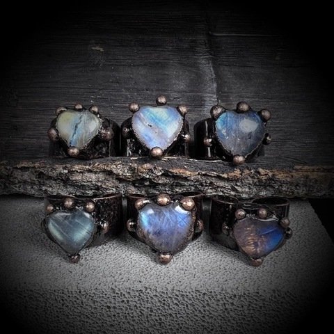 Vintage Handmade Heart Shape Natural Labradorite Ring For Women Antique Bronze Plated Copper Adjustable Open Ring Ethnic Jewelry
