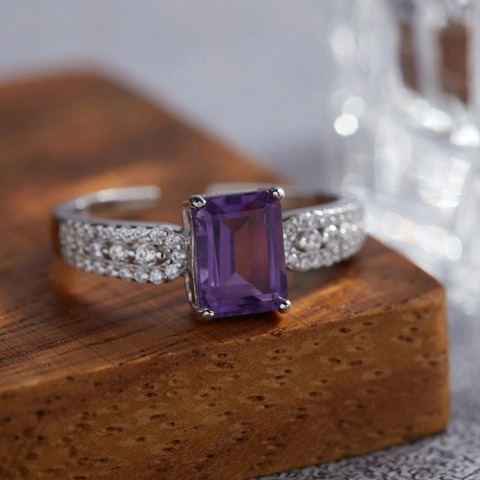 Elegant S925 Sterling Silver Ring For Women Featuring Natural Amethyst Emerald Cut Gemstone Square Design Rhinestone Accents