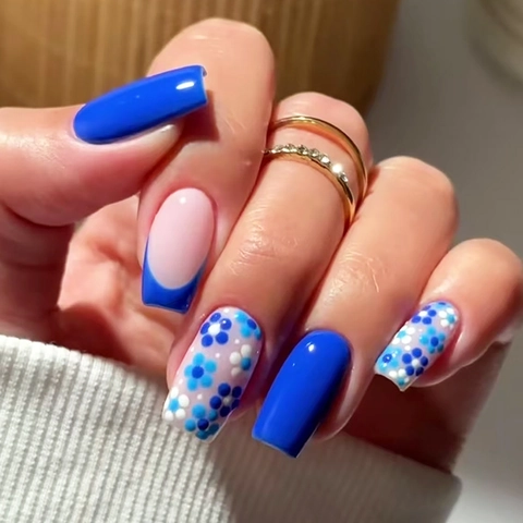 Press On Nägel Blaues Blumenmuster Französische Spitze Abnehmbar Quadratisch Oval Künstlich Glänzend Maniküre Für Frauen