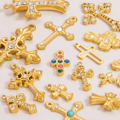 Ciondolo a Croce Vintage in Acciaio Inossidabile per Creazione Gioielli Fai-da-te Placcato Oro Zirconia Stile Barocco Gotico Impermeabile