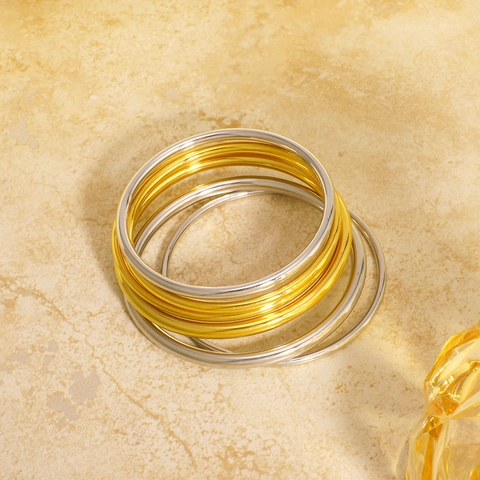 Bracciale Rigido Tondo Minimalista Acciaio Inossidabile Placcato Oro 18K Lucido Solido Ipoallergenico Impermeabile Donne