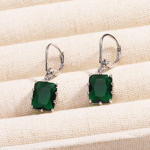 Elegantes Pendientes De Circonita Cúbica Verde Talla Esmeralda Latón Bañado En Oro 18K Para Mujer