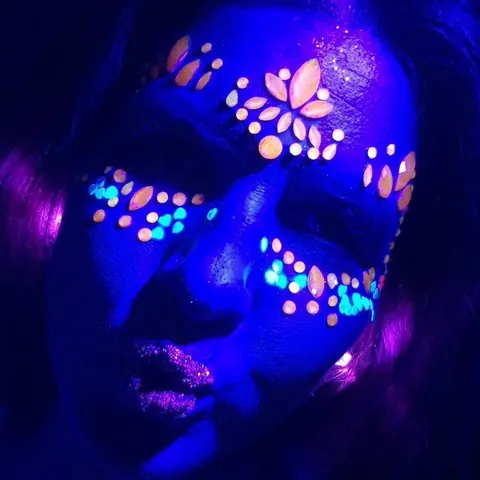 Gioielli Da Viso Luminosi Adesivi In Strass Che Brillano Al Buio Gemme Facciali Olografiche Autoadesive Per Festival Musicali
