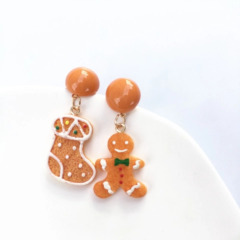 Boucles D'oreilles Asymétriques De Noël En Résine Bonhomme De Pain D'épices Et Chaussette Bijoux De Fête Mignons Pour Femmes