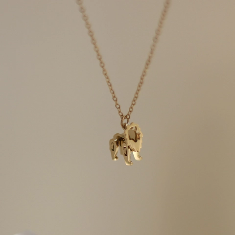 Collana Con Pendente Leone Acciaio Al Titanio Placcato Oro 14K Animale Carino Gioielli Minimalisti Per Donna