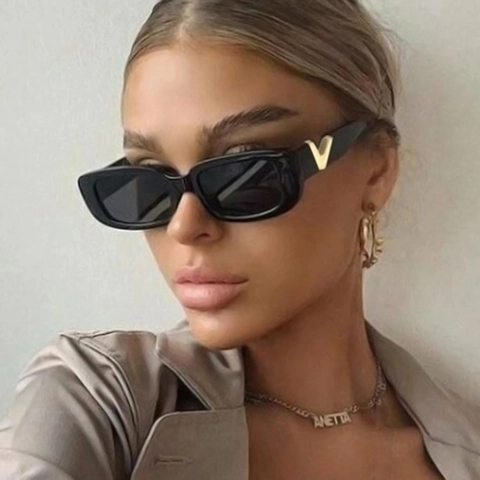 Fashion Square Sunglasses Women Men Retro Rectangular Eyewear With V Metal Decoration PC Frame AC Lens UV Protection