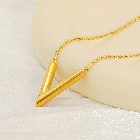 Collier Classique Lettre V Mode Polyvalente Niche Chaîne De Clavicule Simple Pour Femmes