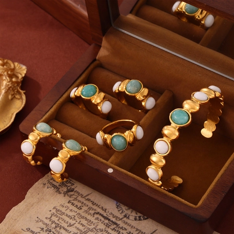 Collezione Gioielli Acciaio Titanio Pietra Naturale Placcato Oro Orecchini a C Bracciale Aperto Anelli Geometrici