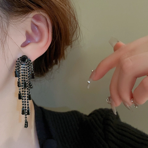 Boucles D'Oreilles Longues À Pompons En Zircon Noir Style Rétro Sombre Avec Tige En Argent Base En Cuivre Bijoux Pour Femmes