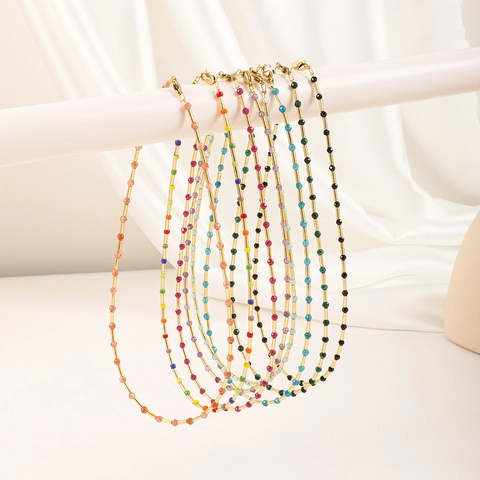 Collana di Perle in Pietra Naturale Fatta a Mano per Donna Design Francese Sofisticato Perle Tonde Colorate Tubo di Metallo Gioielli