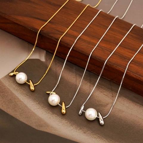 Collana Con Pendente Di Perla Artificial In Acciaio Inossidabile Catena A Serpente Placcato Oro PVD Impermeabile Elegante Donna