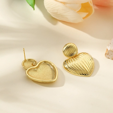 Vintage 18K Gold Plated Copper Heart Stud Earrings For Women Geometric Vertical Stripe Texture Large Drop Earrings Jewelry Gift