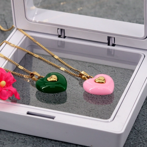 Zoete Titanium Staal Hart Hanger Halsketting Micro Ingelegde Hars Perzik Hart Verguld Elegant Sieraden Cadeau Voor Dames