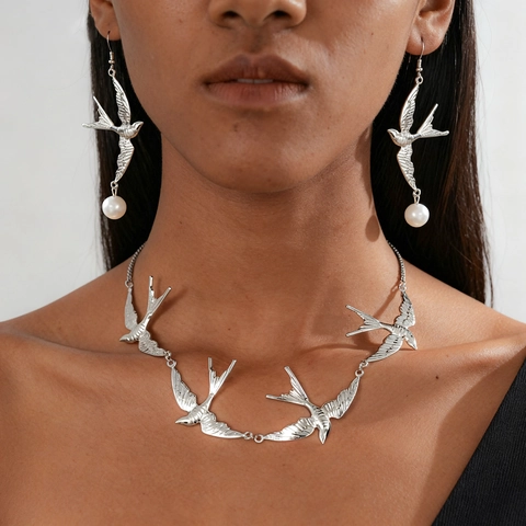 Swallow Bird Pendant Necklace Metal Iron Chain Jewelry For Women Minimalist Cold Style Gold Silver Tone
