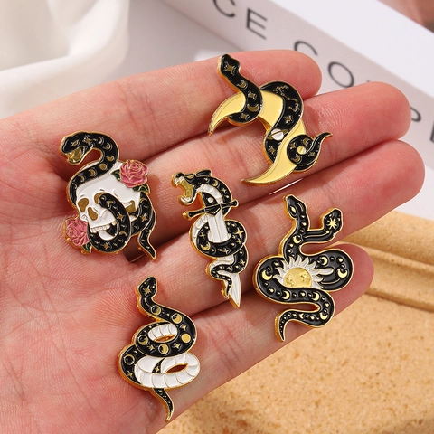 Ensemble de Broches en Émail de Serpent Gothique Vintage Mystère Soleil Lune Crâne Rose Poignard Badge en Alliage pour Hommes Femmes Bijoux de Mode Cadeau