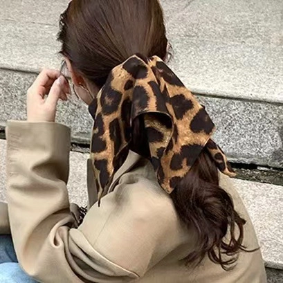 Leopard Print Fabric Scrunchies Retro Satin Elastic Hair Ties For High Ponytail Fashion Accessories Women