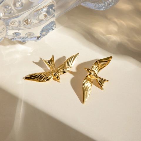 Vintage Swallow Bird Stud Earrings 18K Gold Plated Stainless Steel Three Dimensional Animal Design INS Style Women