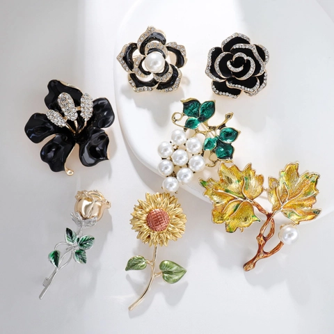 Broches Florales Vintage Para Mujer Aleación Esmalte Flor Hoja De Arce Uva Diseño Con Perla Artificial De Imitación Estrás Alfileres Elegantes