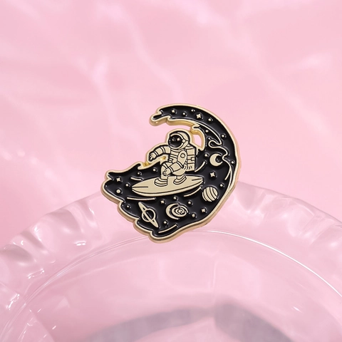 Cartoon Astronaut Emaille Broche Pin Leuk Ruimte Planeet Spaceman Metalen Badge Voor Rugzak Kleding Student Sieraden Cadeau
