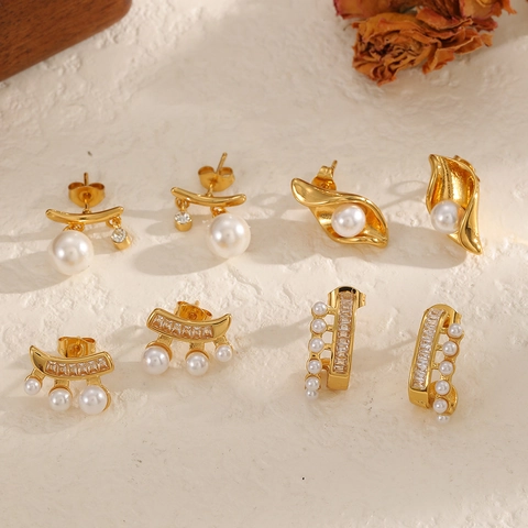 Eleganti Orecchini A Lobo Con Künstliche Perle Sintetiche CZ Acciaio Inossidabile Placcato Oro Gioielli Design Per Donne