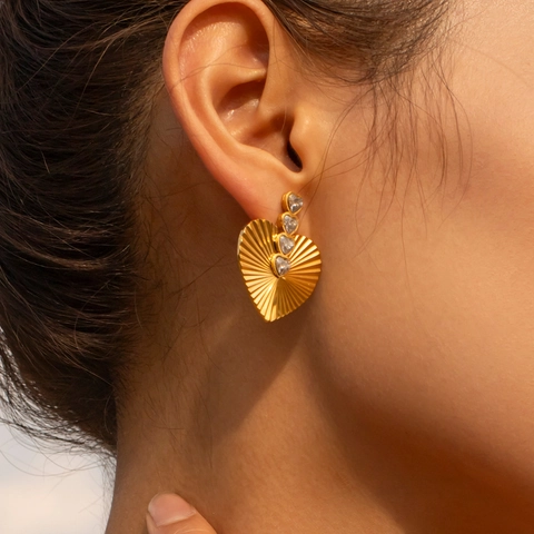 Retro Heart Stud Earrings Gold Plated Copper With Zircon Embossed Radial Texture Vintage Jewelry For Women Earring Post