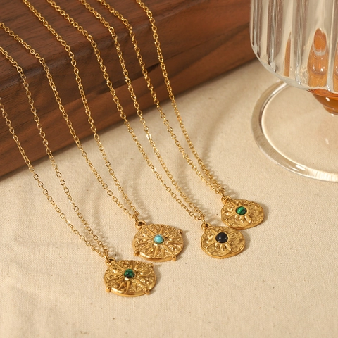 Collana Con Pendente Sole Martellato In Acciaio Inossidabile Placcato Oro 18K Tondo Gemma Gioielli Di Moda Retrò Per Donna
