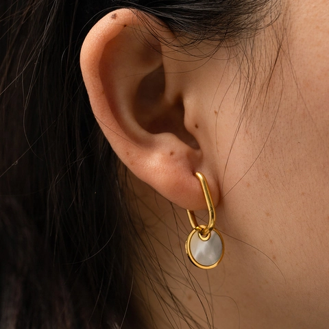 Boucles d'Oreilles Pendantes en Acier Inoxydable Plaquées Or 18K avec Disque Rond en Perle Artificielle Style INS pour Femmes