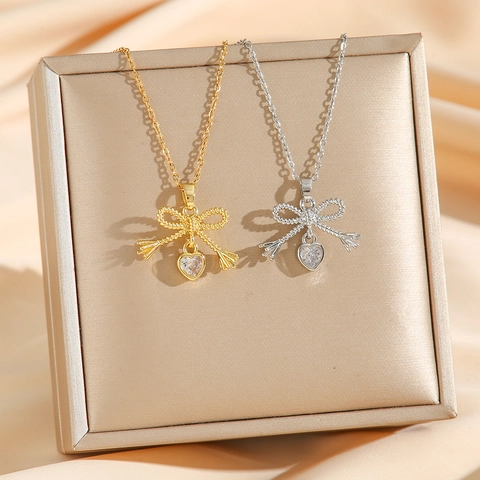 Collier Pendentif Nœud Cœur Acier Titane Zircone Élégant Doux Luxe Chaîne De Clavicule Bijoux Pour Femmes