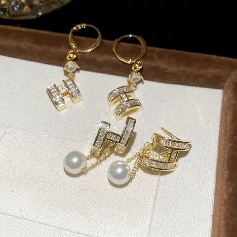 Elegante Vergoldete Ohrringe In Buchstabenform Mit Zirkonia Künstliche Perlen Und 925 Sterling Silber Ohrstecker Modeschmuck Damen