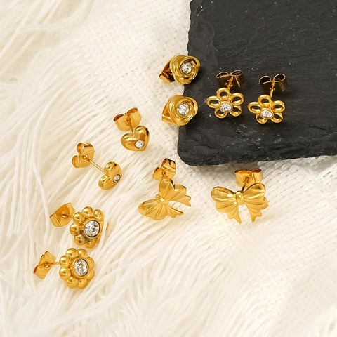 Orecchini A Lobo In Acciaio Inossidabile Placcato Oro 18K Zircone Cuore Fiore Rosa Fiocco Forme Impermeabile Ipoallergenico Per Donne