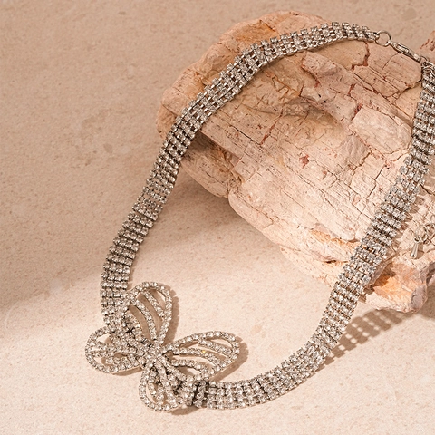 Collier Ras Du Cou Papillon Alliage Brillant Strass Multi Rangées Pendentif Ajouré Élégant Chaîne Clavicule Femmes