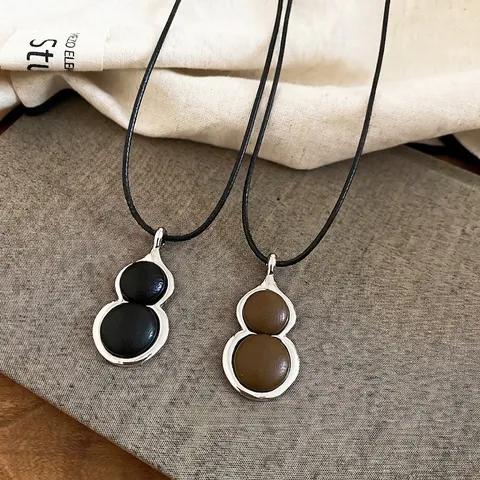 Retro Gourd Pendant Necklace With Leather Inlay And Alloy Frame Ethnic Style Long Sweater Chain For Women Elegant