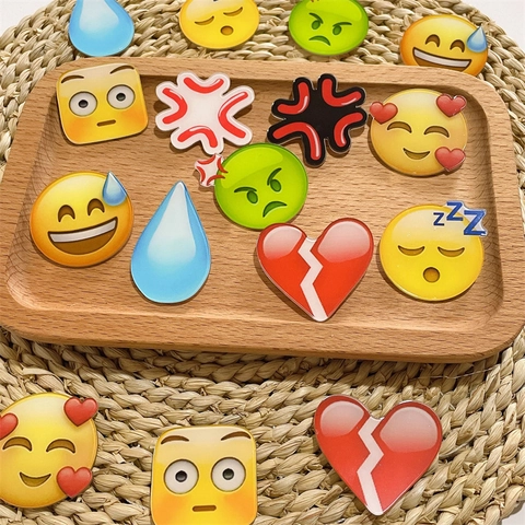 Cartoon Emoji Ausdruck Broschen Acryl DIY Patches Süße Mode Accessoires Für Taschen Kleidung
