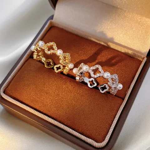 Eleganter Hohlblumen Künstliche Perlenring Messing 18K Vergoldet Mit Zirkonia Verstellbarer Offener Fingerschmuck Für Damen Nischenstil