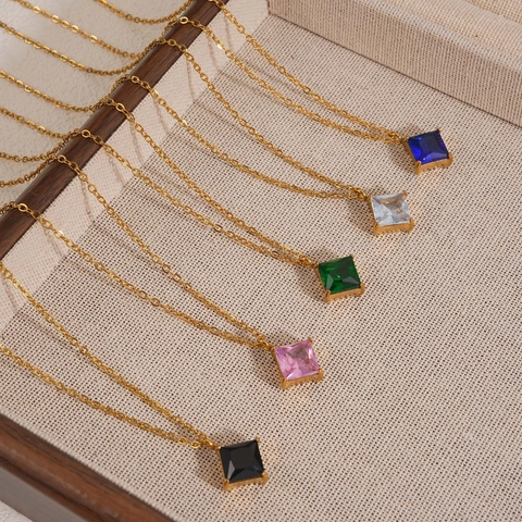304 Stainless Steel Zirconia Sugar Cube Pendant Necklace Elegant Gold Plated Geometric Square Charm Clavicle Chain